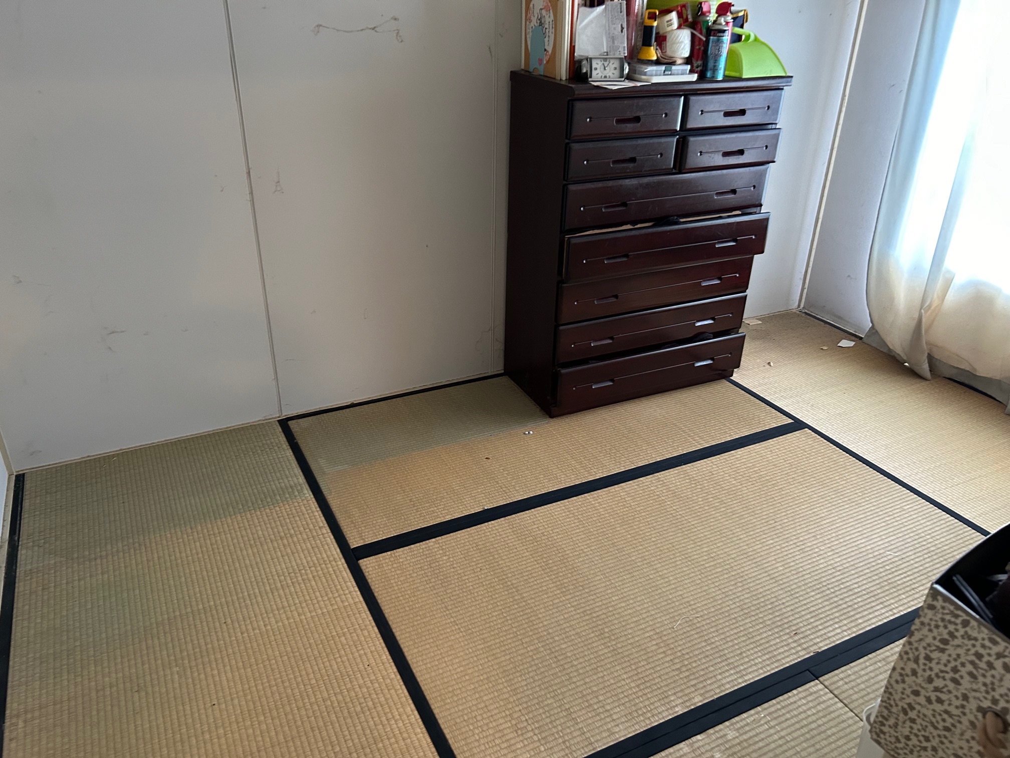 【遺品整理事例】そろそろ故人の荷物を片づけたい｜衣料品・家具の回収と処分 堺市南区